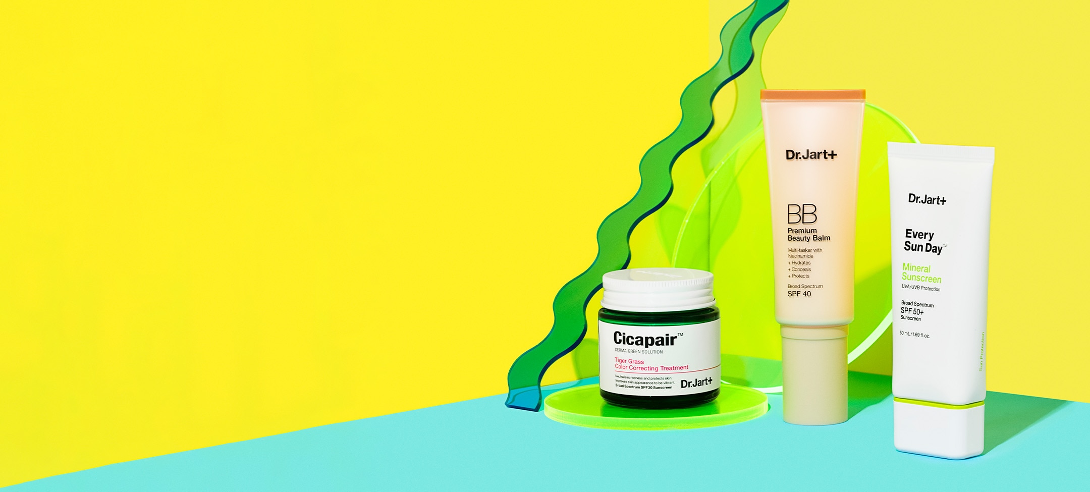 '@glamzilla applies Cicapair Color Corrector to reduce visible redness across her face